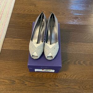 Stuart Weitzman size 7
